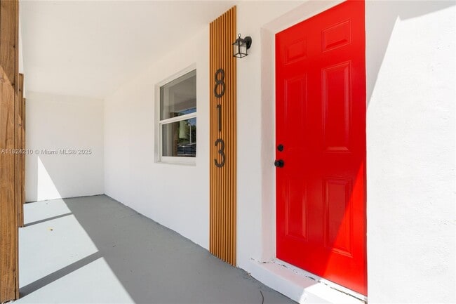Building Photo - 813 SW 3rd Ct