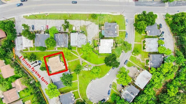 Building Photo - 6406 Chimney Creek Cir