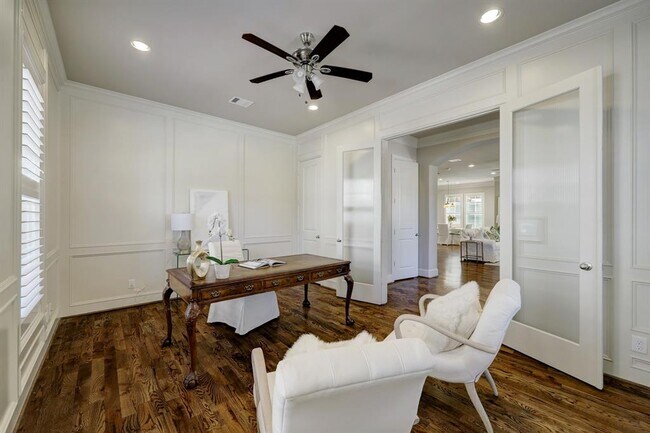 Foto del edificio - 7871 Bobbitt Ln