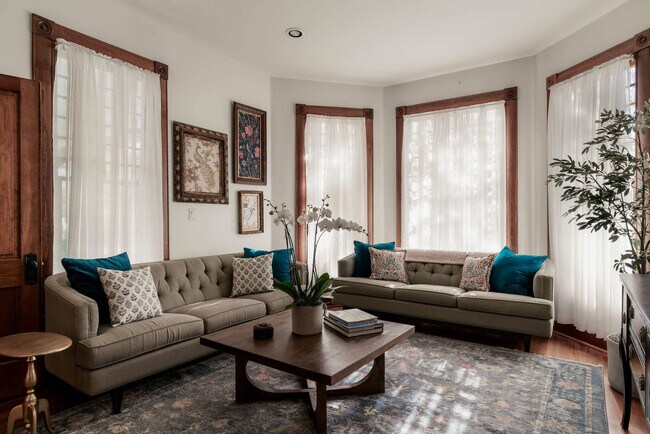 Foto del edificio - 1116 W 10th St