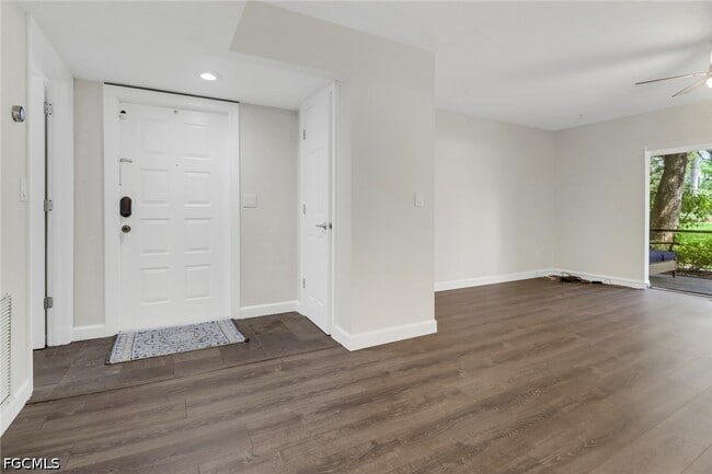 Foto del edificio - 7115 Lakeridge Ct