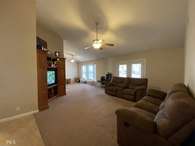 Building Photo - 2706 Plantation Dr