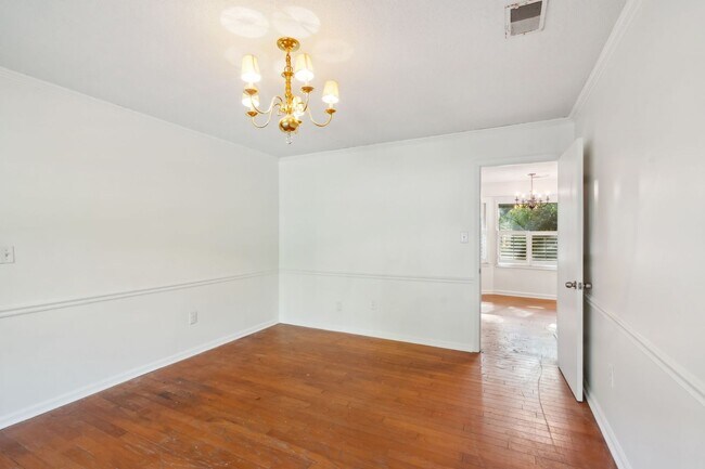 Foto del edificio - 3BR/2BA Home with Fireplace and Fenced Yar...