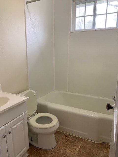 Building Photo - 1BD/1B near VSU.