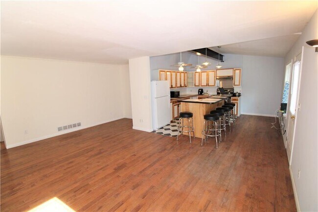 Foto del edificio - 979 Chestnut Oak Ct