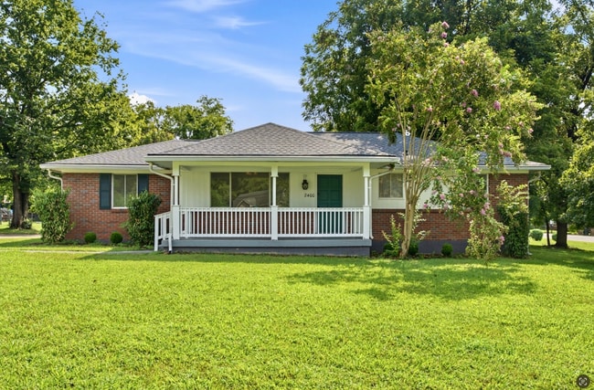 Building Photo - 2400 Sandy Dr