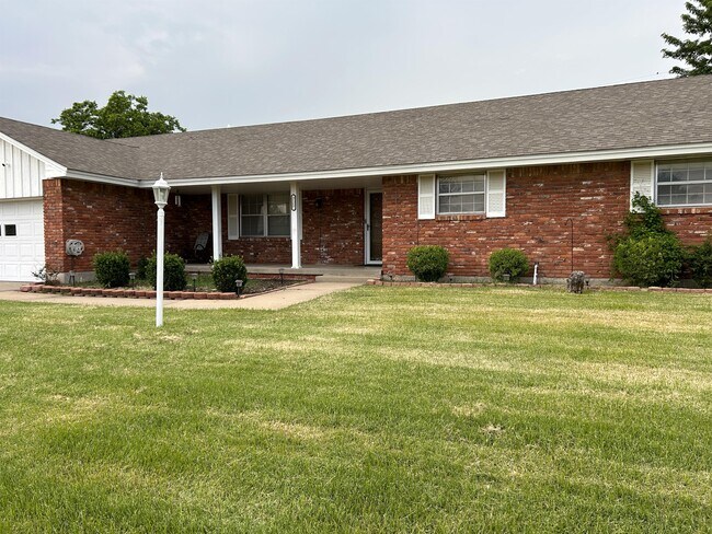 Building Photo - 3117 NW Brent Cir