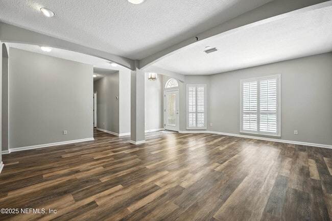 Foto del edificio - 4565 E Seneca Dr