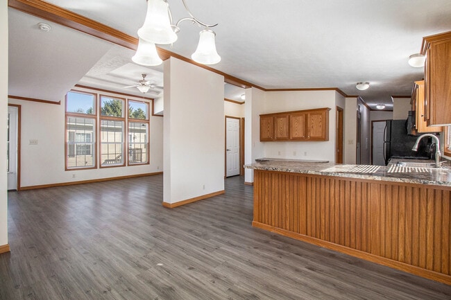 Building Photo - 9750 Kenyon Ave