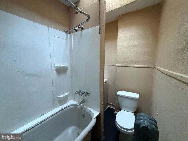 Building Photo - 2413 W Indiana Ave