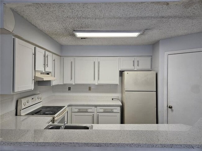 Building Photo - 2445 SW 18th Terrace