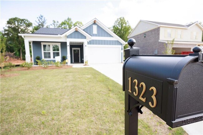 Building Photo - Spacious 4-Bedroom Home in Desirable Cape ...