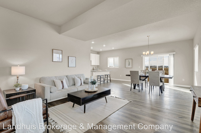 Foto del edificio - 3 br, 2.5 bath House - 6260 Big Bird Drive