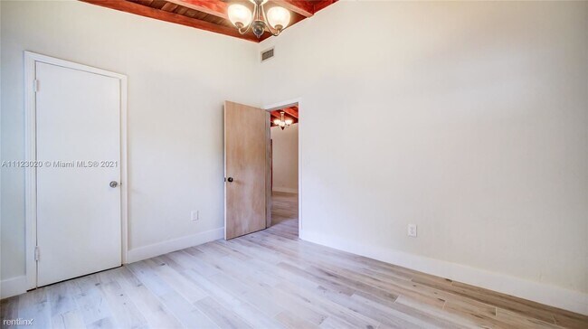 Foto del edificio - 3 br, 2 bath House - 4451 SW 10th St