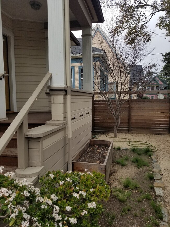 Building Photo - 2912 Lorina St, Berkeley, CA