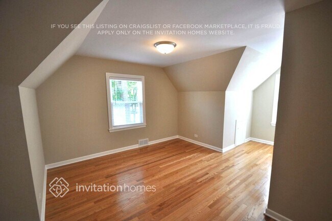 Foto del edificio - 9852 Schiller Blvd