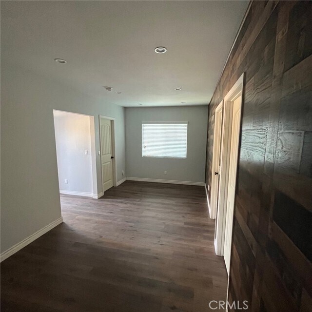 Foto del edificio - 7239 Sterling Ave