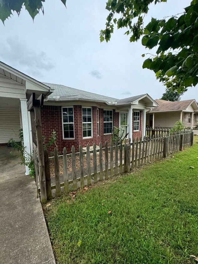 Primary Photo - 42 Robbye Ln