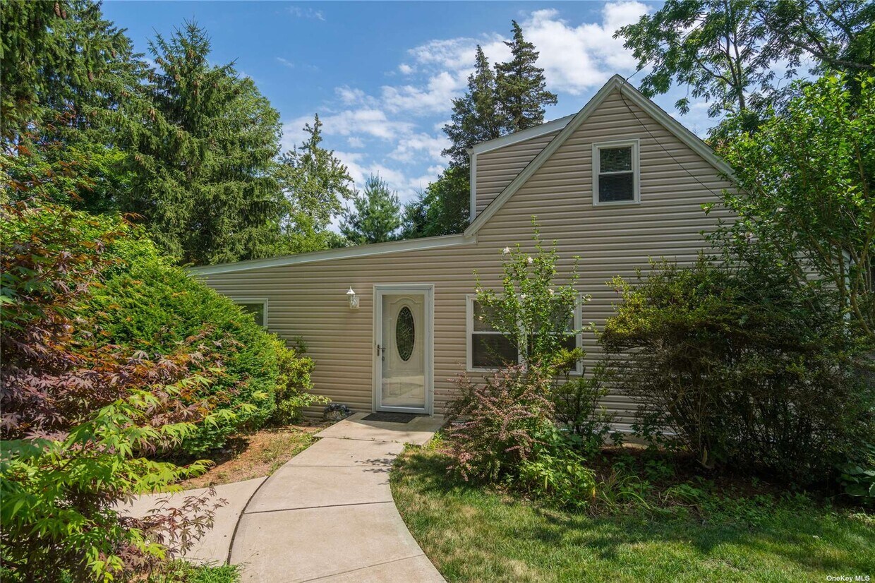 50 Dawson St, Huntington Station, NY 11746 House Rental in Huntington