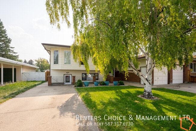 Building Photo - 2 Bedroom Basement Suite, Assigned Parking...