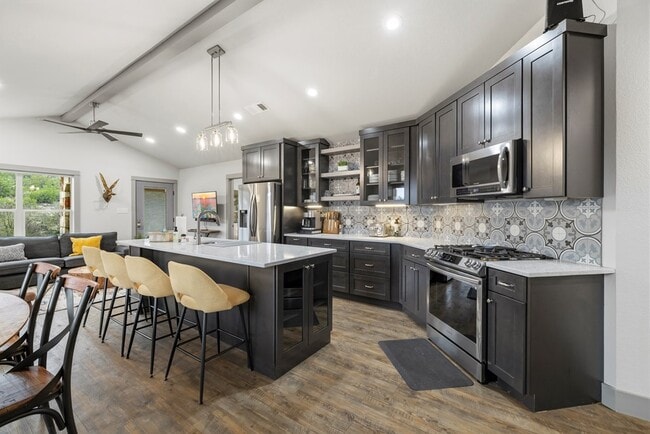 Foto del edificio - 275 Creek Ridge Trail W