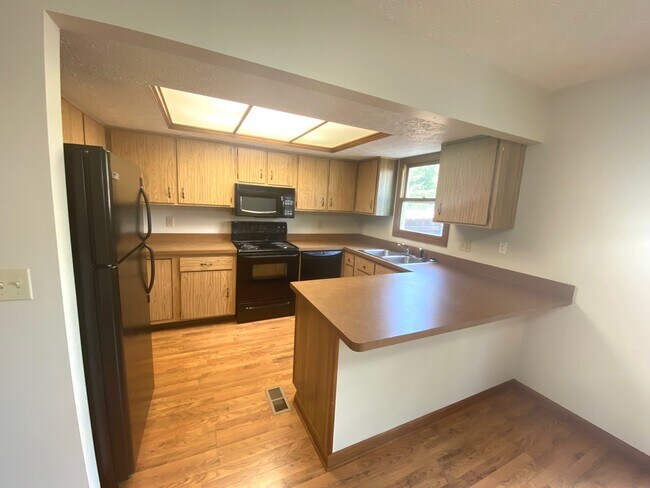 Building Photo - 5258 Meadowknoll Ln