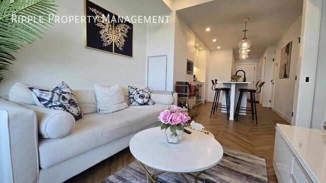 Building Photo - Modern 2 Beds, 2 Baths Apartment/Condo | 2...