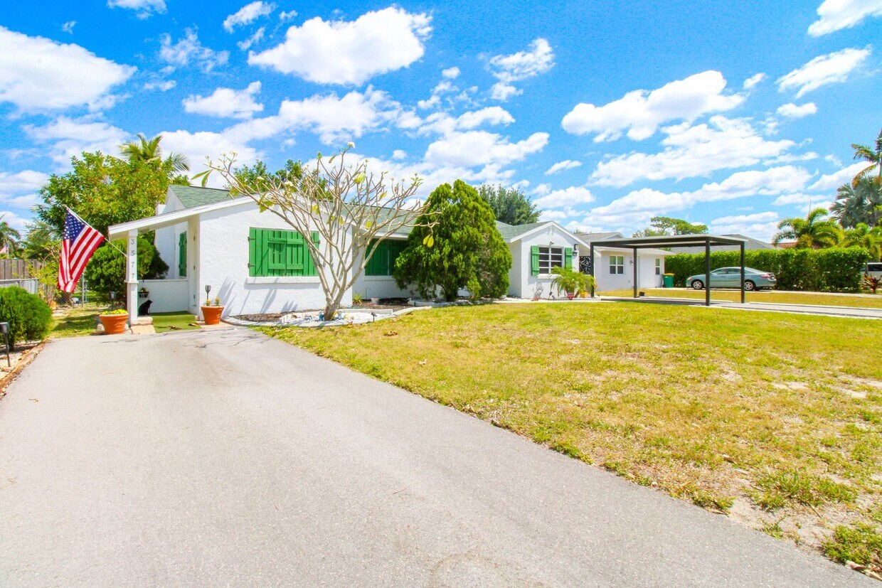Foto principal - ** UNFURNISHED ANNUAL** CUTE REMODELED DUP...