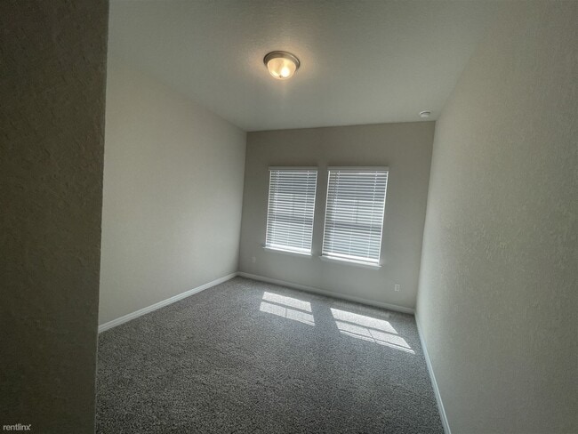 Building Photo - 5 br, 3 bath House - 1020 View Drive