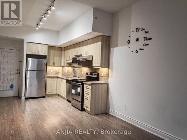 Building Photo - 89 S Town Centre Blvd