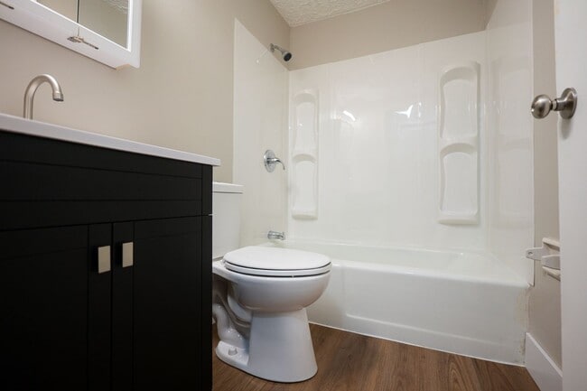 Foto del edificio - 733-743-743 E Wilbeth Rd