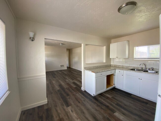 Building Photo - 437 W Crowley St