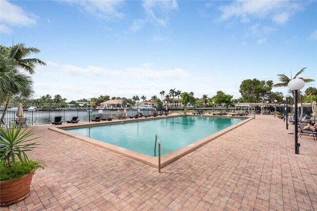 Foto del edificio - 601 Three Islands Blvd