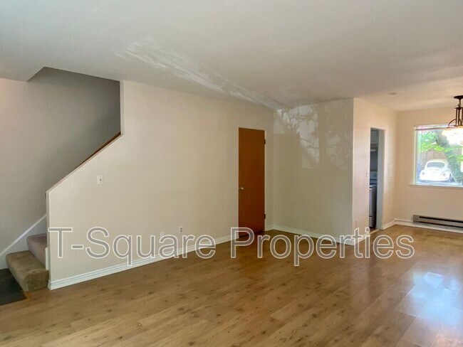 Foto del edificio - 4883 Terrace Dr NE