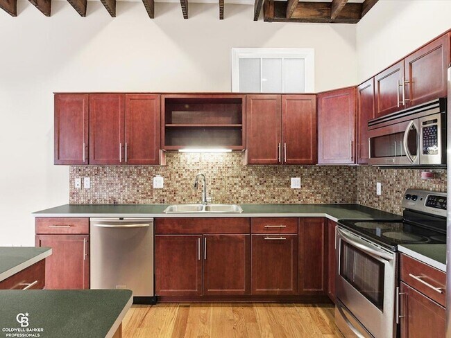 Foto del edificio - 804b Lapeer Ave