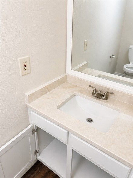 Foto del edificio - 1305 W Villa Maria Rd