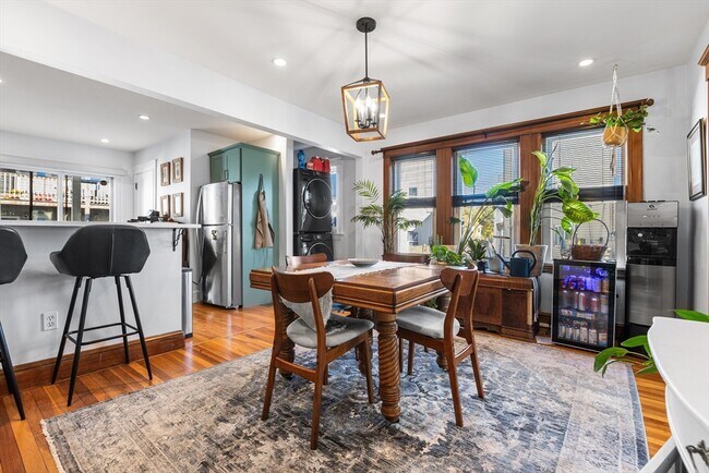 Foto del edificio - 46 Semont Rd