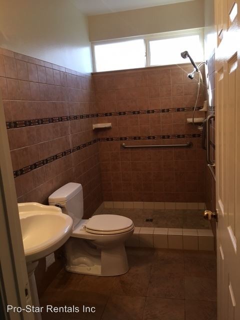Building Photo - 1117 E Cinnamon Dr