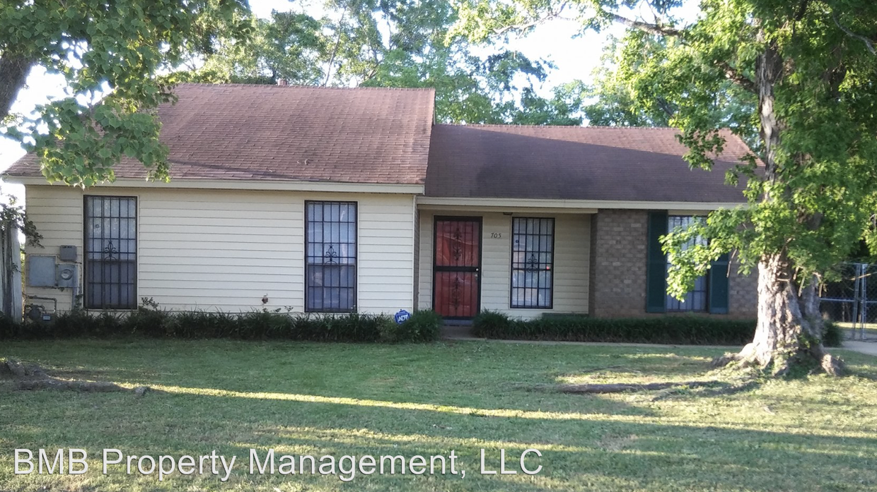 Foto principal - 3 br, 2 bath House - 705 North Pass Road