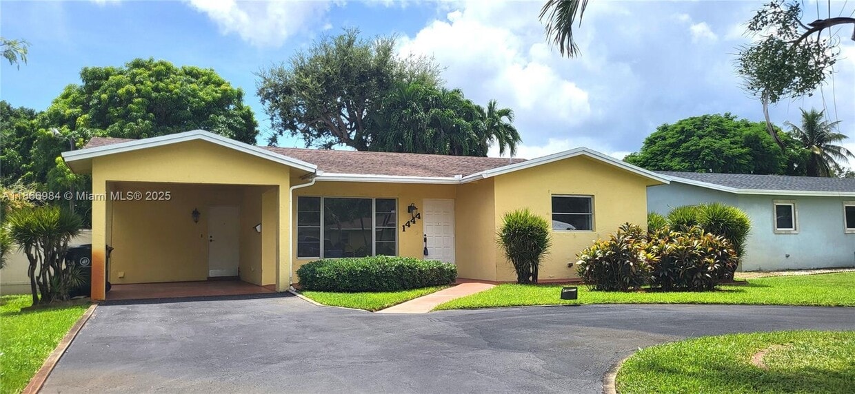 Primary Photo - 1444 SW 32nd Ct