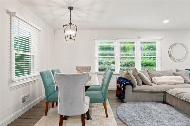 Foto del edificio - 581 Meadowbrook Dr SE