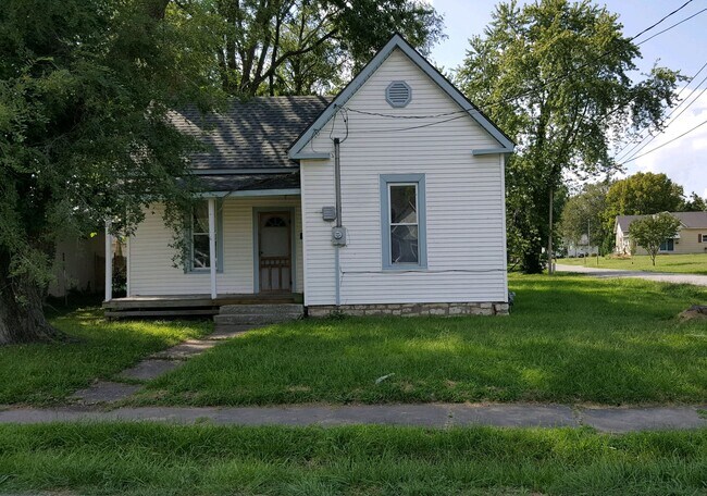 Building Photo - 614 S Whitmer St