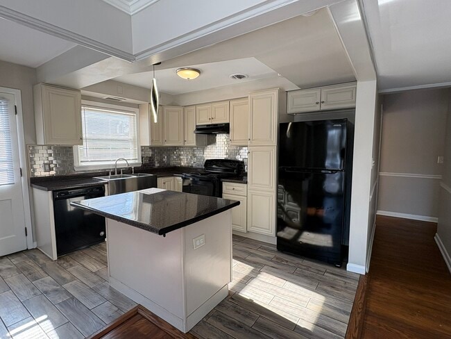 Building Photo - 989 Keystone Dr