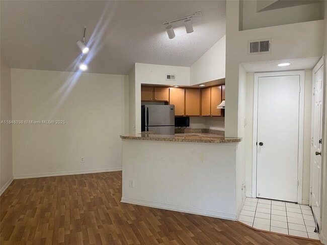 Building Photo - 12980 Vista Isles Dr
