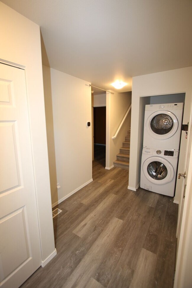 Foto del edificio - 3 Bedroom Condo in East Anchorage!