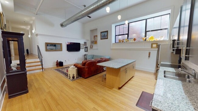 Building Photo - 417 Vine St