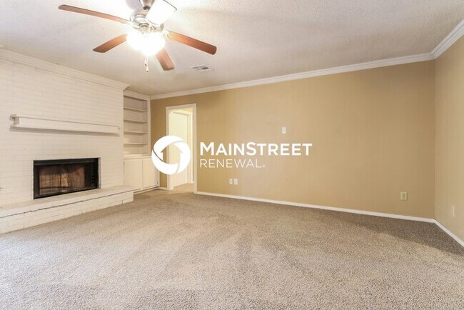 Building Photo - 3 Bedroom Pet-Friendly Home in Oklahoma City, OK with Main Street Renewal