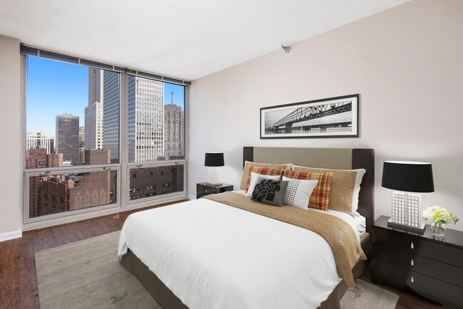 1BR-JR, 1BA Bedroom - 750 N. Rush
