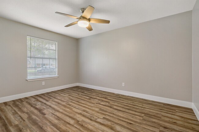 Foto del edificio - 25519 Many Oak Dr