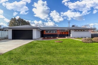 Building Photo - 1830 Echo Pl